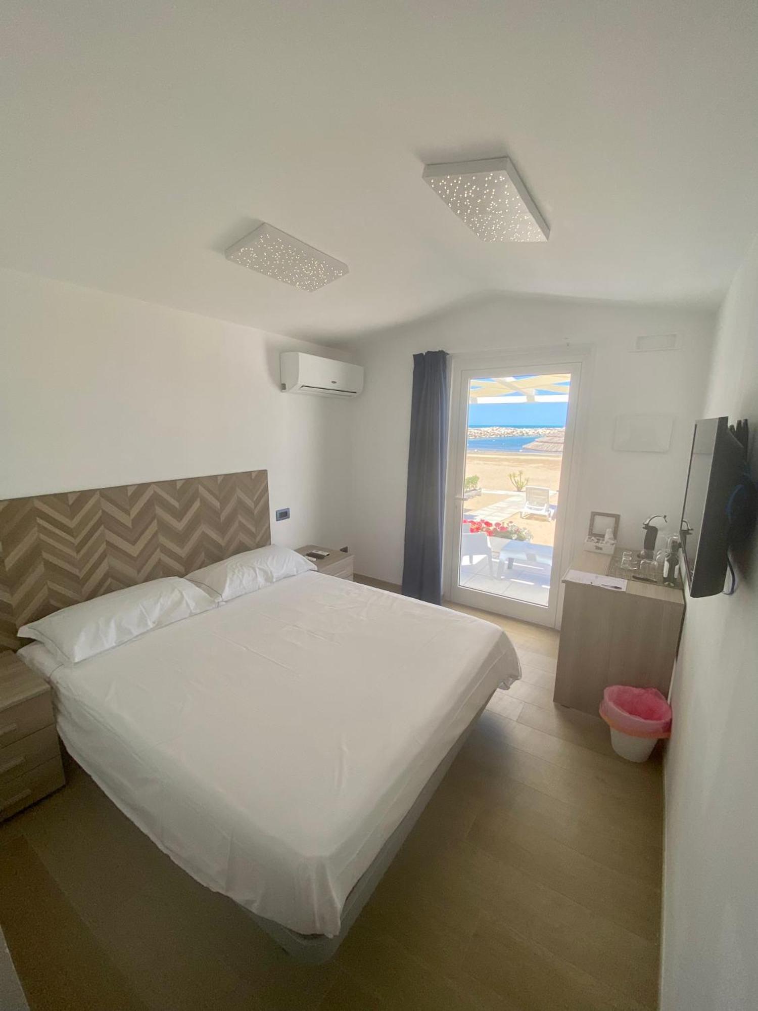Marina Bay Beach Hotel Peschici Exterior photo